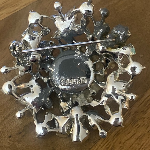 VTG, Round Snowflake Silver-Tone Faux Pearl & Rhinestone Brooch Signed, Kramer - Picture 5 of 8